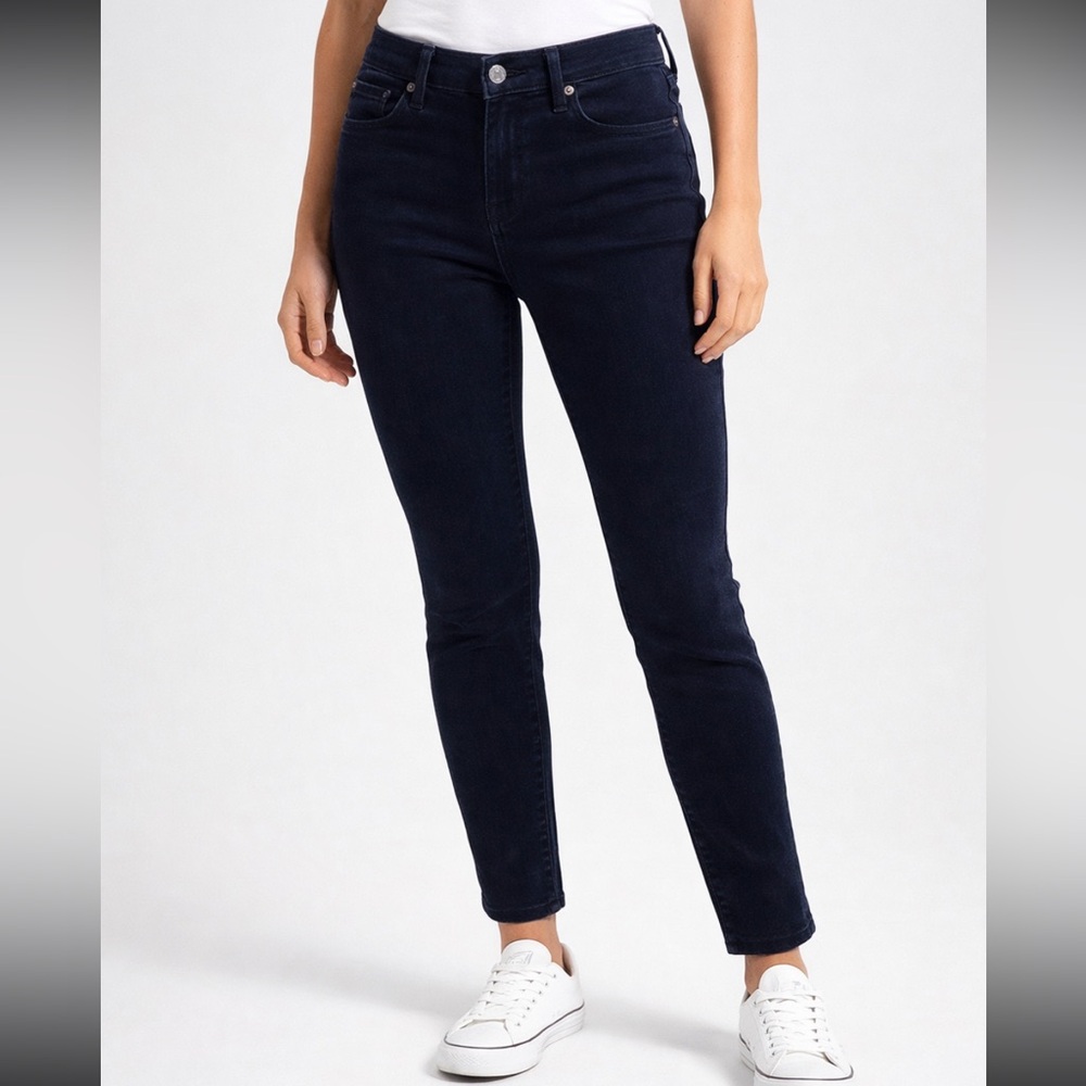 Levi’s Women’s Classic 505 Straight Black Jeans – Size 27 – Like New Timeless